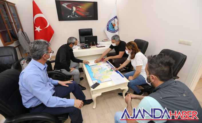 Mezitli'de Berber ve Kuaförlere Dezenfekte yapılıyor