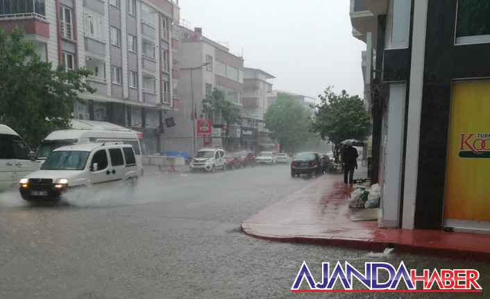 Samsun'da Sağnak Yağış Sel oldu