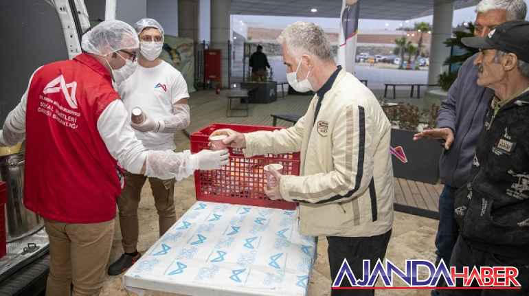 Mersin’de Yolcular İftar Saatinde Çorba İle Karşılanıyor