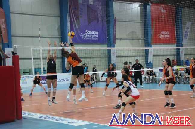 Festival Voleybol Altyapılar Türkiye Şampiyonası son etabı Mersin’de başladı