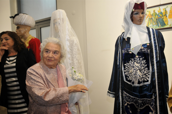 Mersin’de 96’LIK vali eşi kendi tasarımı kıyafetleri sergiledi