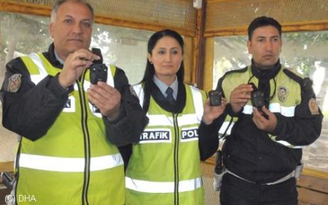 Mersin'de Trafik Polisleri Yaka Kamerası Kullanıyor