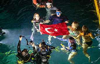 ERCÜMEN, DÜNYA REKORUNU TEK NEFESTE KIRDI