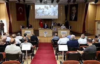 Akdeniz gözünüzün önünde erimiş; betonlaşmış.