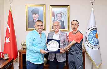 BİLİR’DEN, BAŞKAN GÜLTAK’A PLAKET
