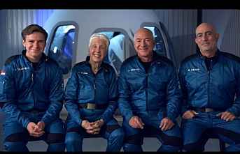 Jeff Bezos, 3 kişiyle birlikte uzaya çıktı…