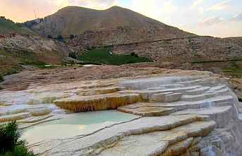 Van Başkale deki travertenle yok oluyor