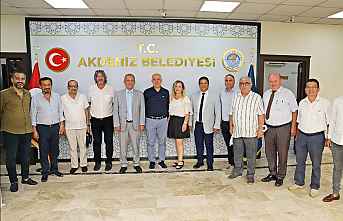 Gazetecilerden Başkan Gültak’a Plaket