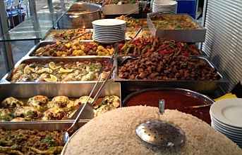 Dışarda yemek yerken düşünün