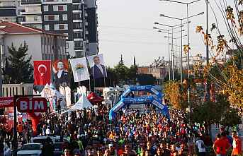 5 BİN KİŞİ TOROSLAR’A KOŞTU