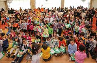 Minikler Başkan amcalarından masal dinledi