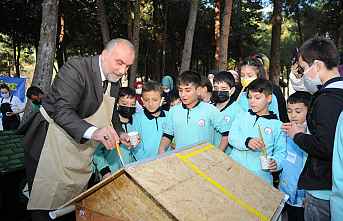 SANDIKÇI’YLA HAYVAN KULÜBESİ BOYADILAR