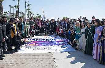 Dünya Tiyatro Günü’nde Mersin’de Karnaval Gibi...