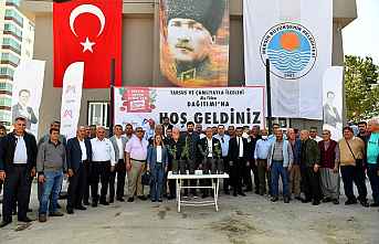 Büyükşehir’in çiftçilere fidan desteği devam...