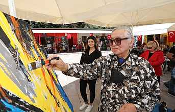 Dünyaca ünlü ressam Mezitli Sanat Çarşısında...