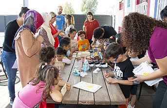 Minik Öğrenciler Anneleri İçin Şiir Okudu, Hediyeler...