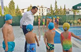 Yenişehir'de yüzlerce çocuk yüzme öğrendi